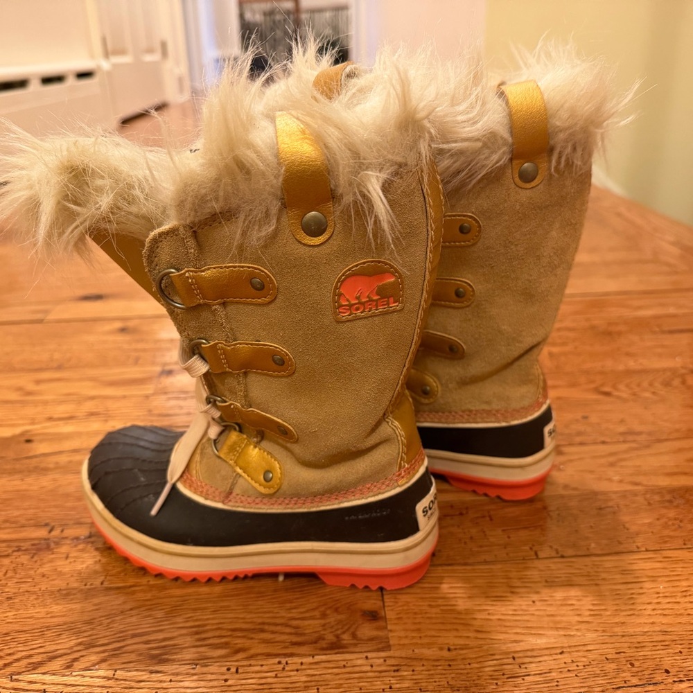 Sorel Beige and Black Fur-Lined Winter Boots size 1
